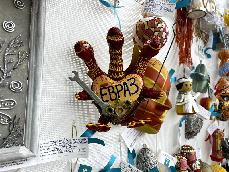 Фото - Новогодний подарок детям: ЕВРАЗ стал генеральным спонсором фестиваля «Шар-папье» в Туле