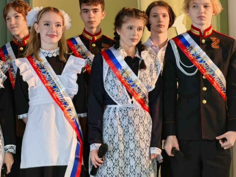 pic. Сотрудники ЕВРАЗ в Новокузнецке поздравили выпускников детского дома