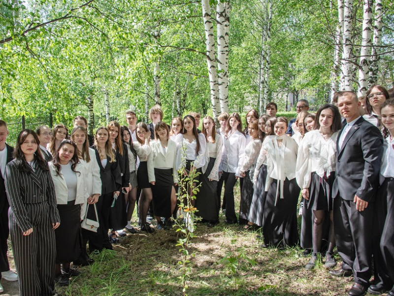 pic. Качканар растет и расцветает: как ЕВРАЗ помогает городу становиться зеленее