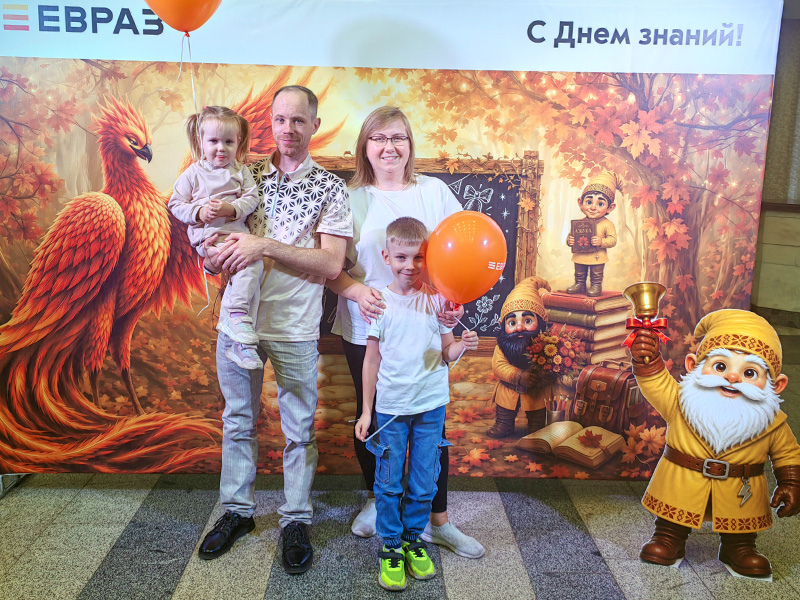 pic. ЕВРАЗ поздравил первоклассников с Днем знаний
