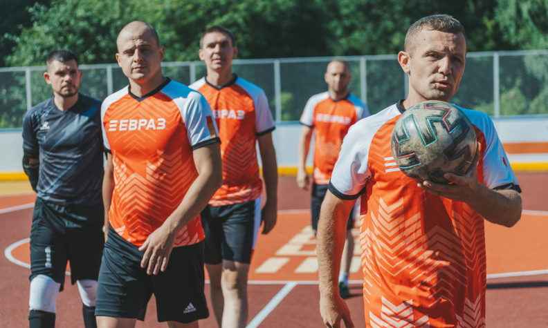pic. В Новокузнецке при поддержке ЕВРАЗа прошел городской турнир по мини-футболу, приуроченный ко Дню металлурга.