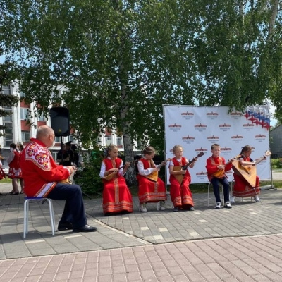 Дарить радость людям