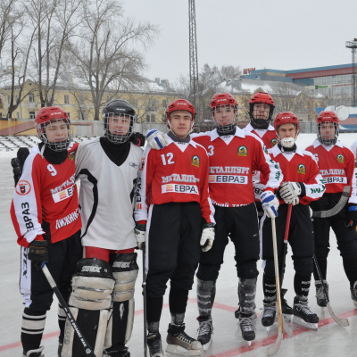 Команда по русскому хоккею «Металлург». 100 лет в игре!
