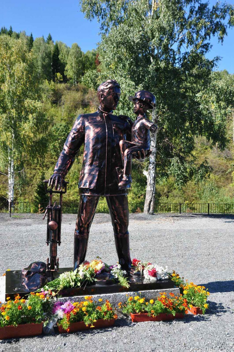 Фото - ЕВРАЗ продолжает активно поддерживать социальную сферу, спорт и развитие инфраструктуры в населённых пунктах на юге Кемеровской области