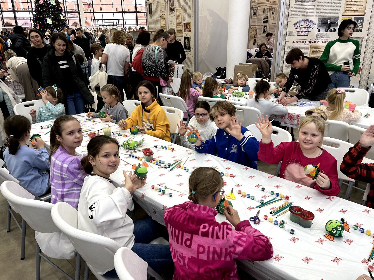 Фото - Новогодний подарок детям: ЕВРАЗ стал генеральным спонсором фестиваля «Шар-папье» в Туле