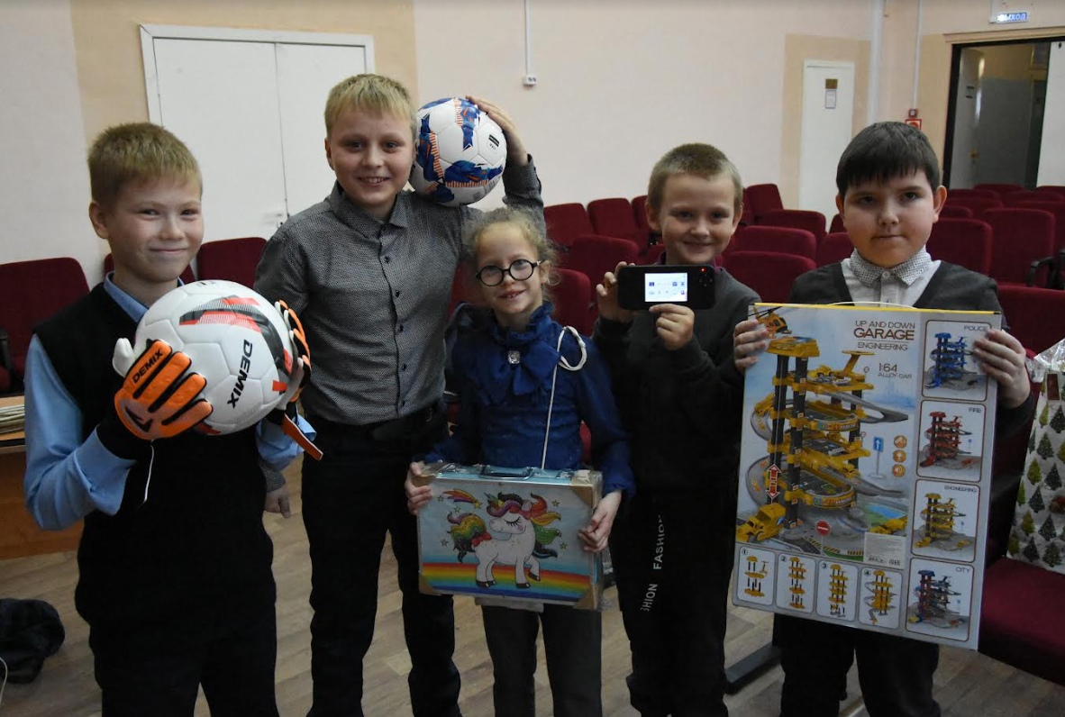 Фото - Волонтеры ЕВРАЗа исполнили маленькие мечты детей из Заокской школы-интерната