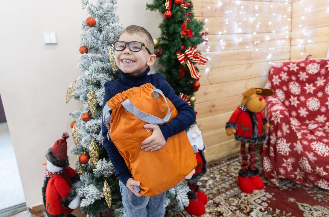 Фото - ЕВРАЗ организовал в Новокузнецке новогодний праздник для  детей с ограниченными возможностями здоровья