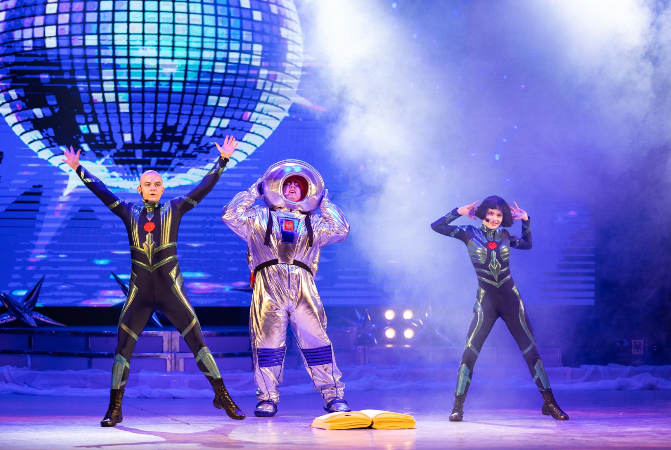 Фото - ЕВРАЗ организовал в Новокузнецке новогодний праздник для  детей с ограниченными возможностями здоровья