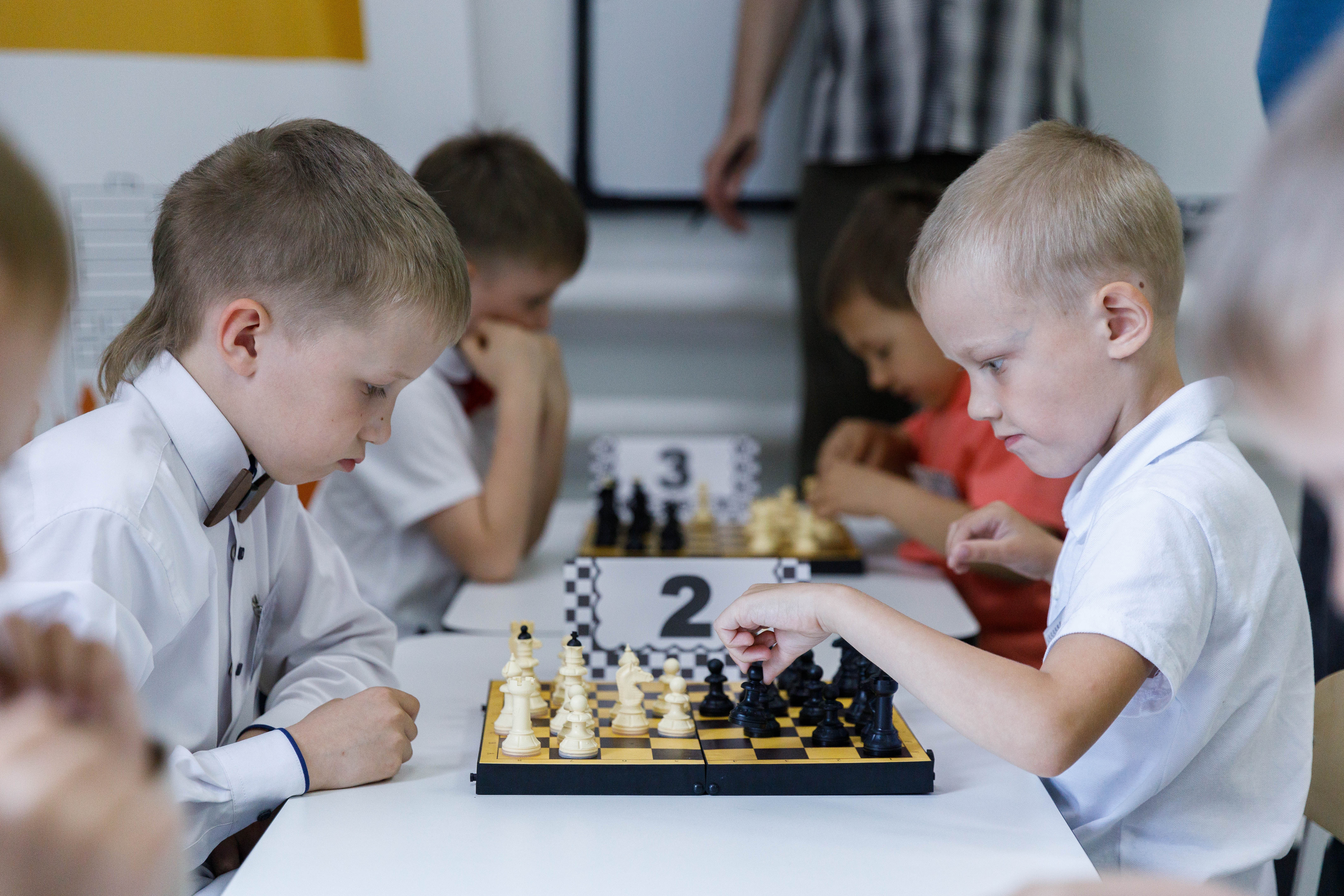 Фото - Первый ход сделан: как ЕВРАЗ помогает будущим шахматным звездам