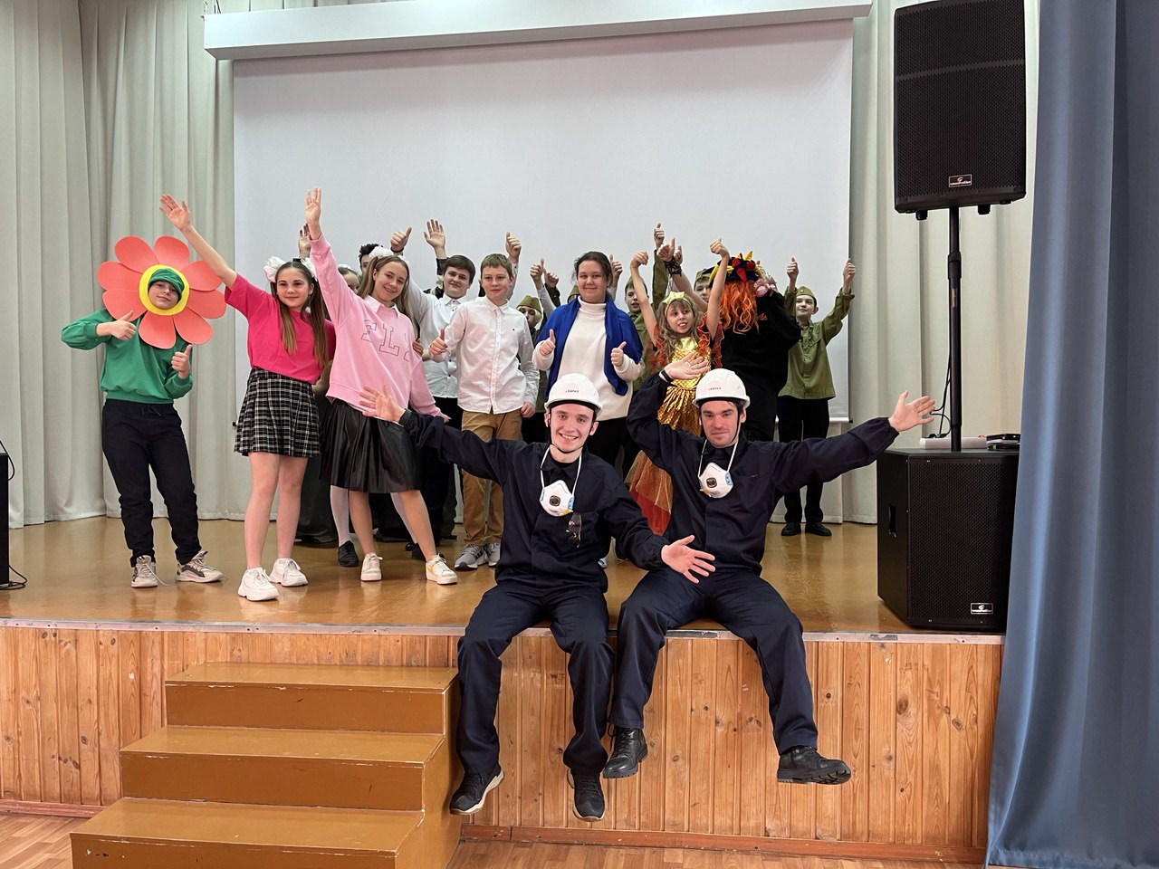 Фото - ЕВРАЗ помог тульским школьникам примерить роли режиссеров и художников по свету