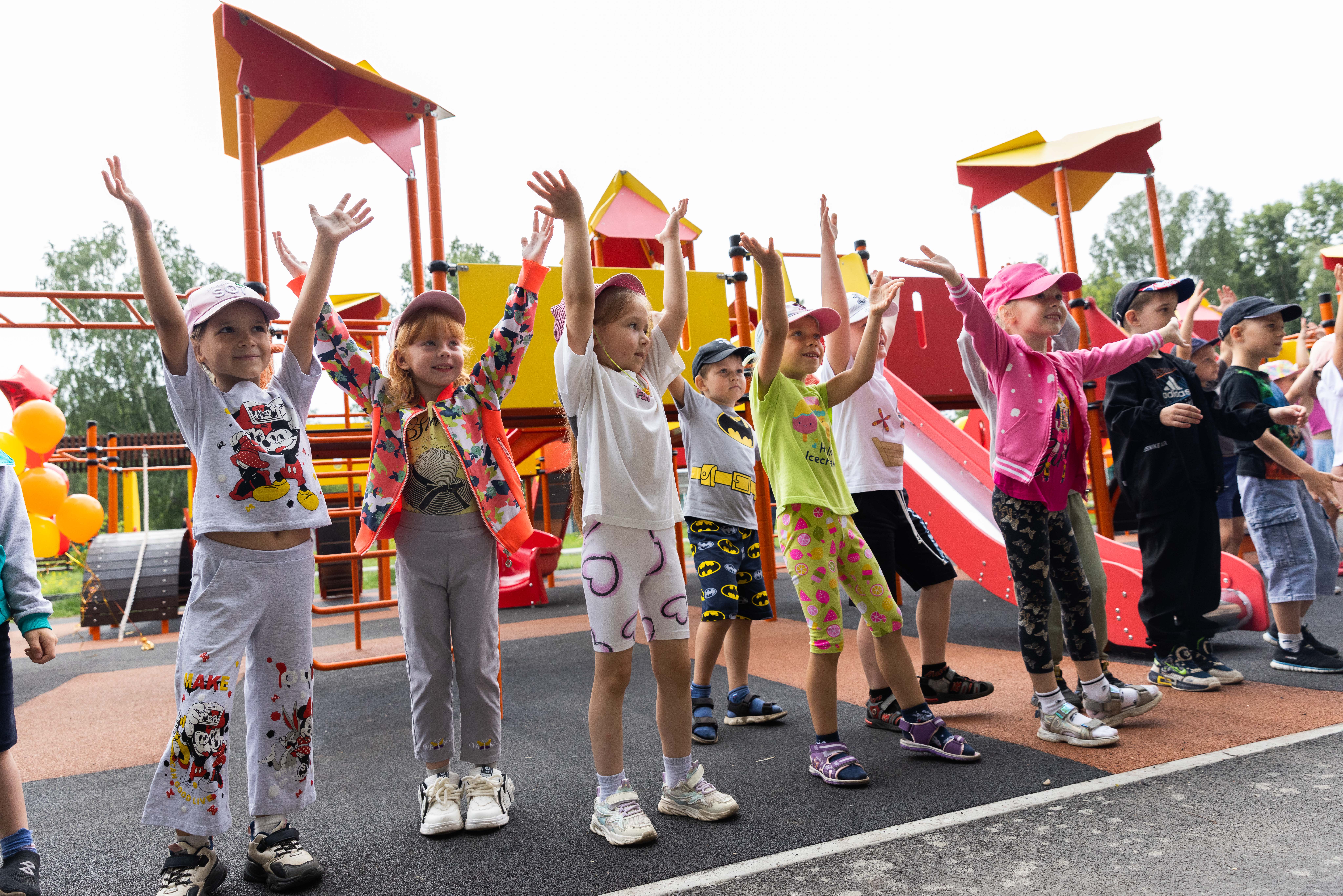 Фото - ЕВРАЗ подарил детский городок Заводскому району Новокузнецка