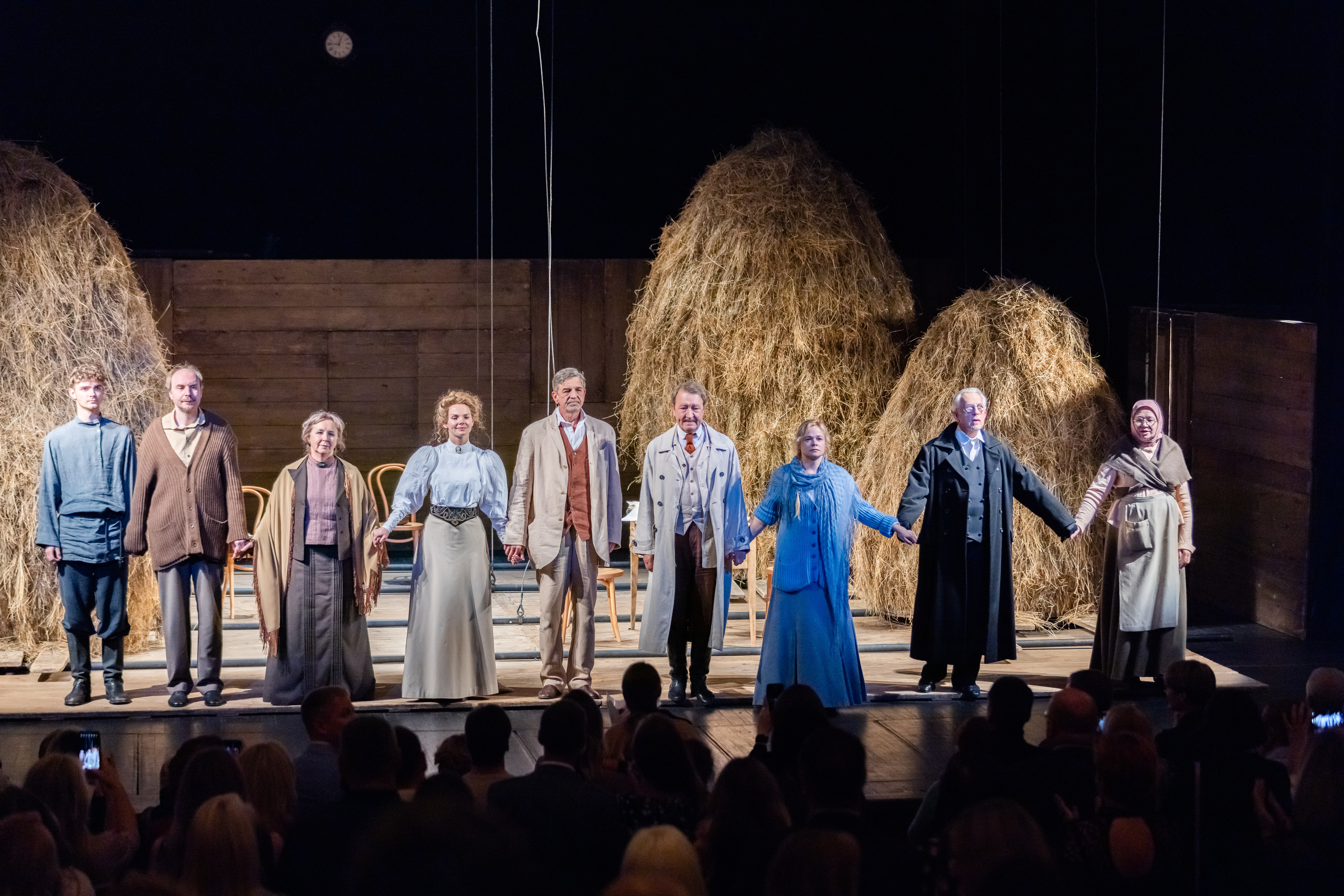 Фото - ЕВРАЗ организовал гастроли театра из Санкт-Петербурга