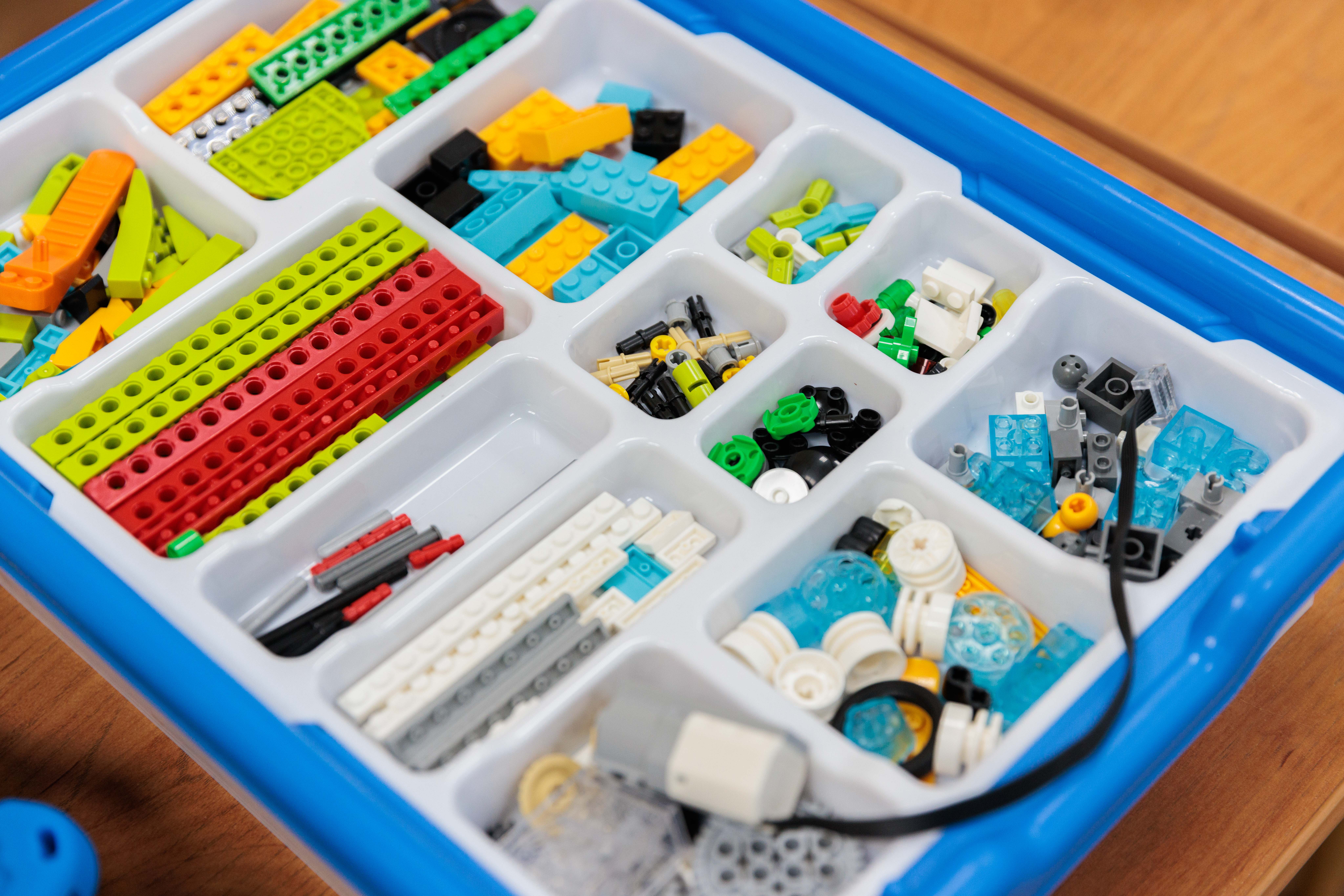 Фото - ЕВРАЗ поддержал открытие класса робототехники в Сибири