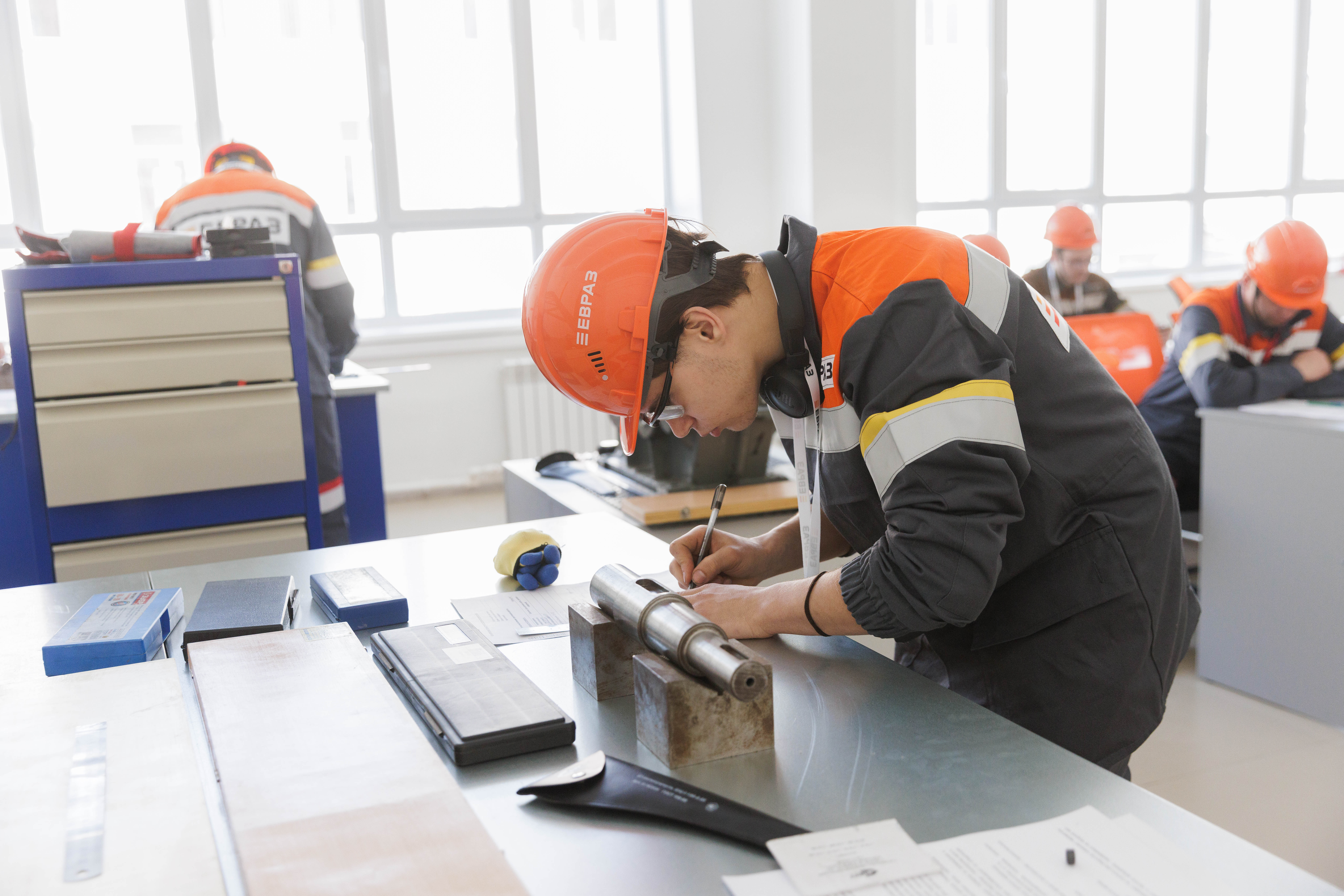 Фото - ЕВРАЗ открыл новые учебные лаборатории в таштагольском Центре профессиональных компетенций