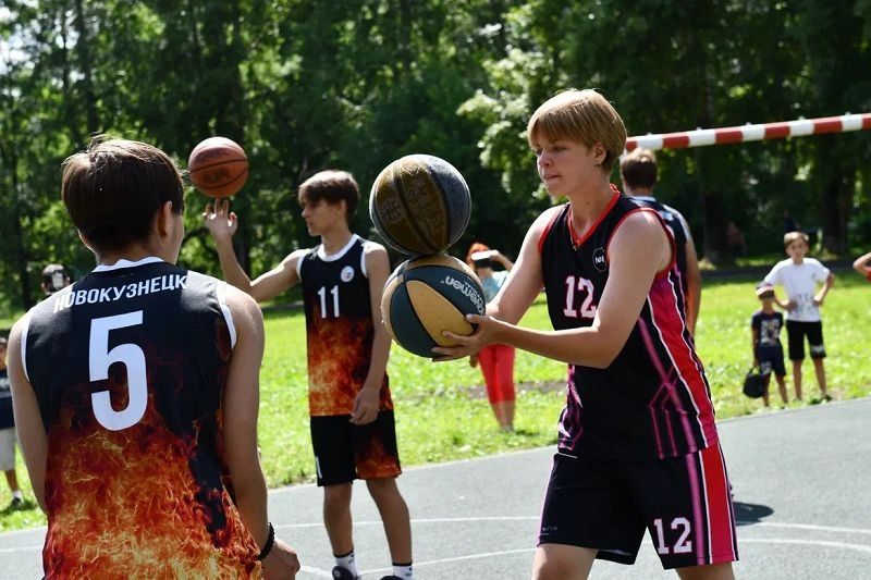 Фото - ЕВРАЗ помог обновить школьные площадки для тренировок в Сибири