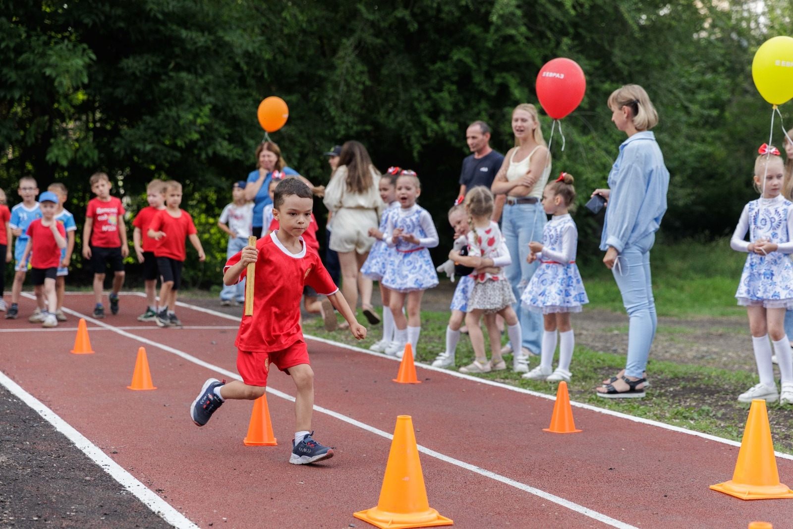 Фото - ЕВРАЗ помог обновить школьные площадки для тренировок в Сибири