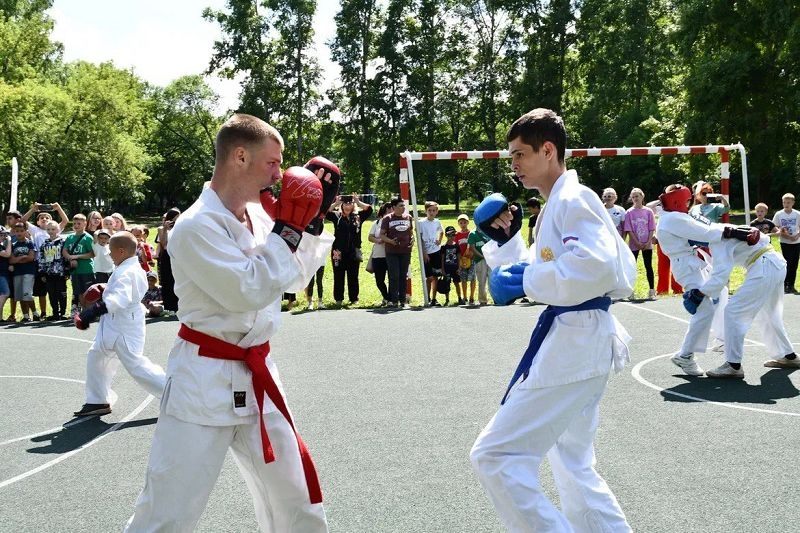 Фото - ЕВРАЗ помог обновить школьные площадки для тренировок в Сибири