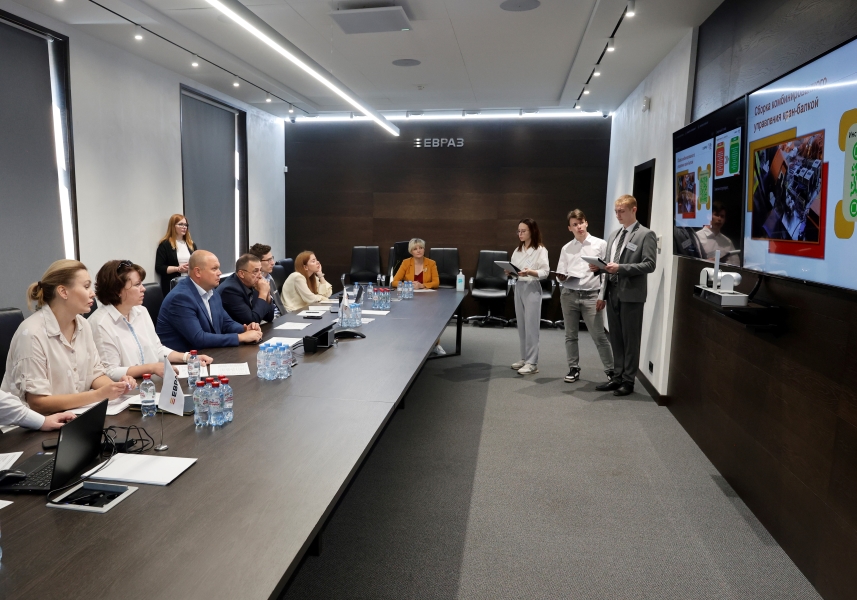 Фото - Инженеры завтрашнего дня: второкурсники НТИ УрФУ защитили свои проекты на ЕВРАЗ НТМК