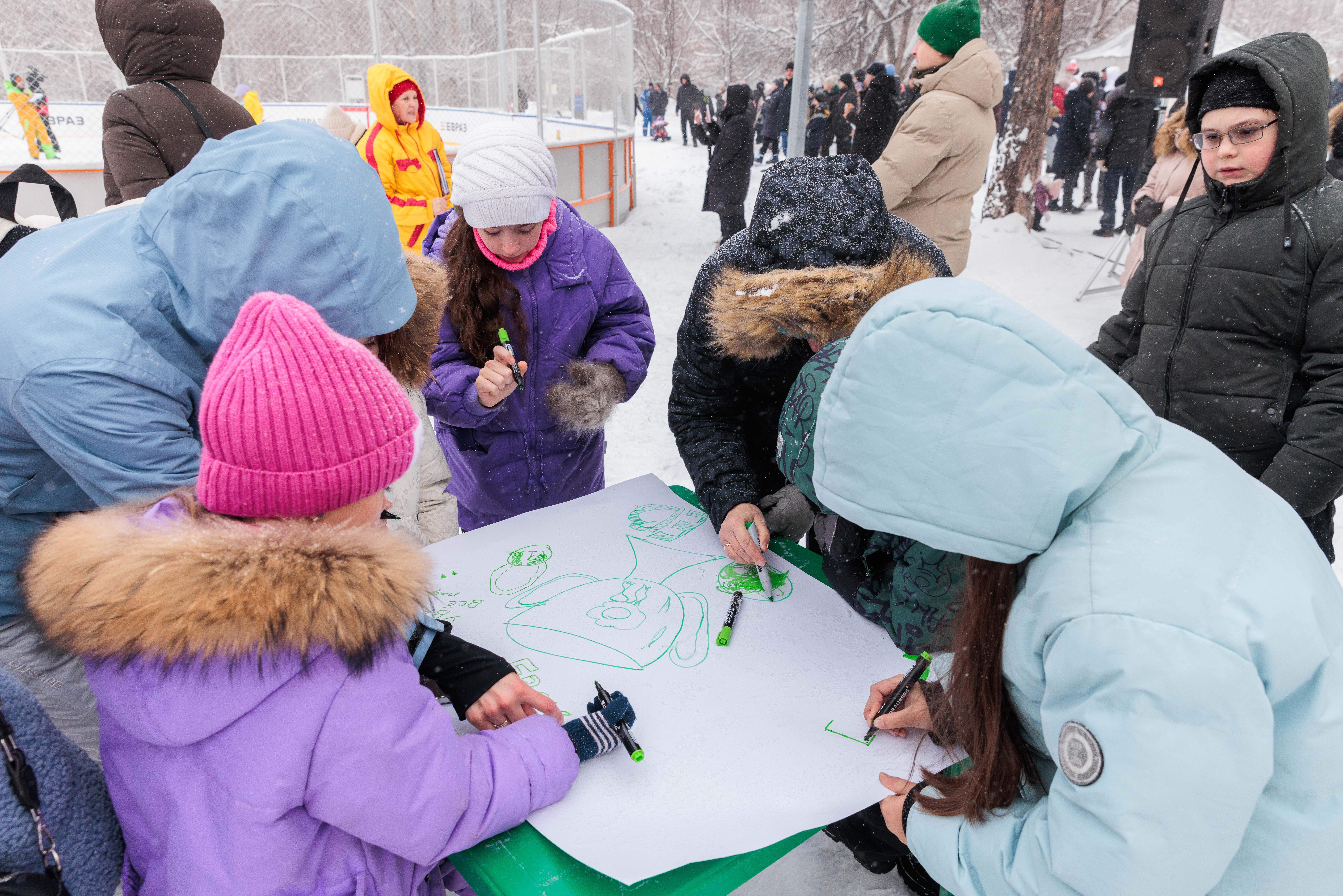 Фото - ЕВРАЗ ЗСМК открыл в Новокузнецке новую спортивную площадку