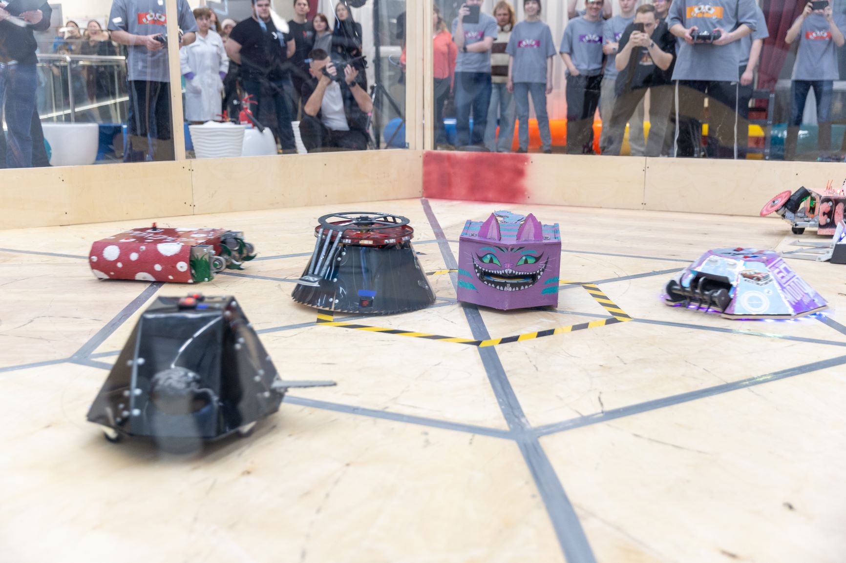 Фото - ЕВРАЗ и НТИ провели инженерное шоу «Битва роботов»