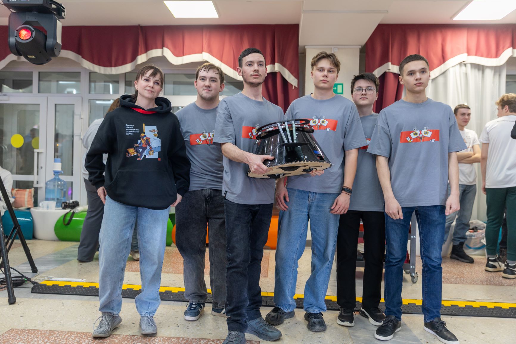 Фото - ЕВРАЗ и НТИ провели инженерное шоу «Битва роботов»