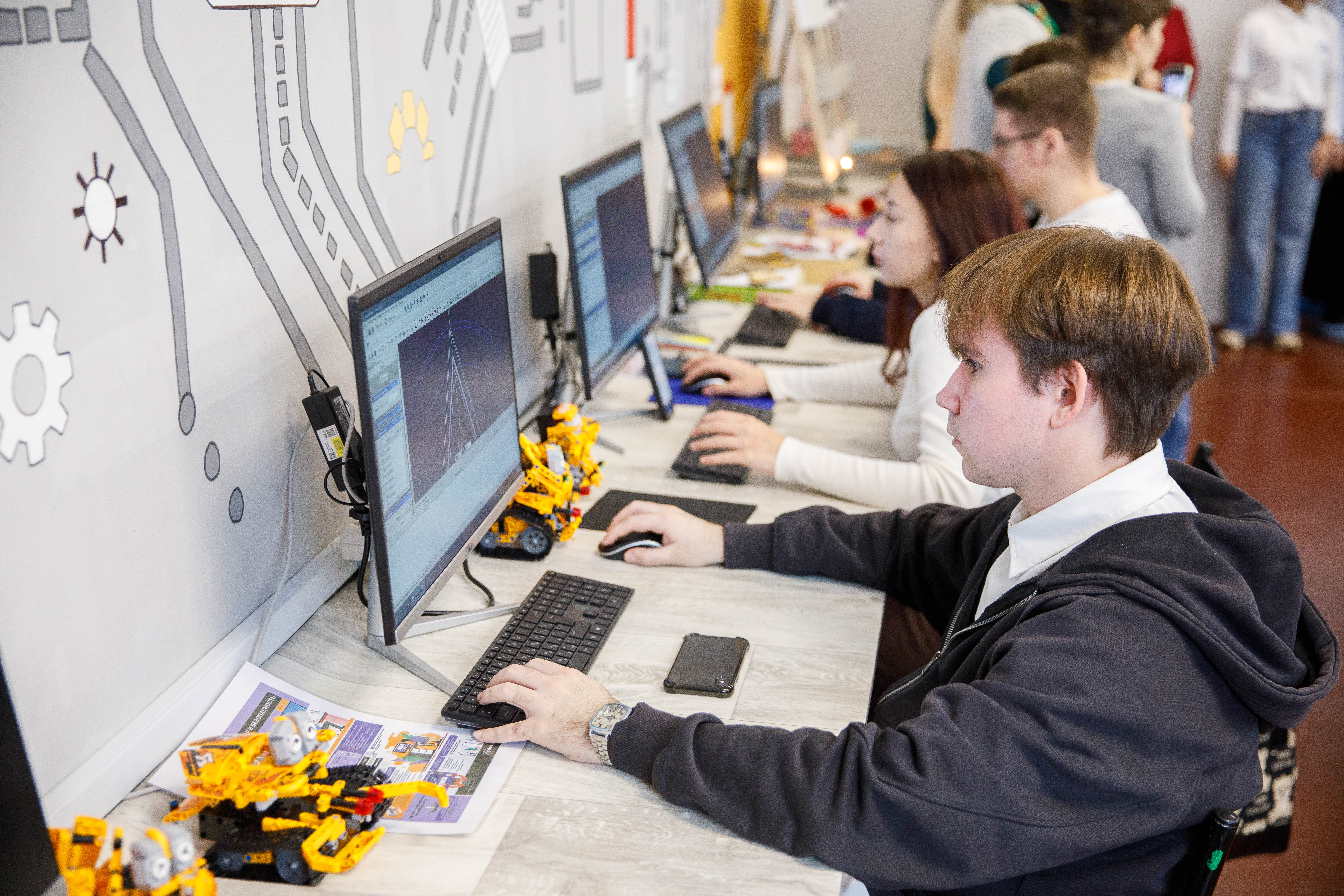 Фото - В Сибири победители грантового конкурса «ЕВРАЗ: город друзей – город идей!» готовят металлургов и инженеров