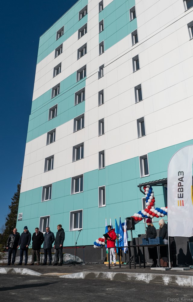 Фото - При поддержке ЕВРАЗа в Качканаре построен жилой дом для учителей и врачей